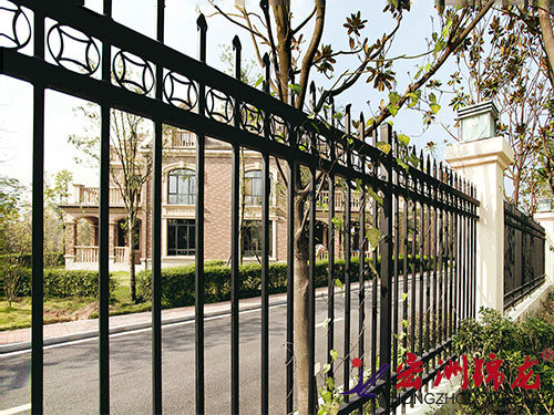 公路鋅鋼圍欄圖片