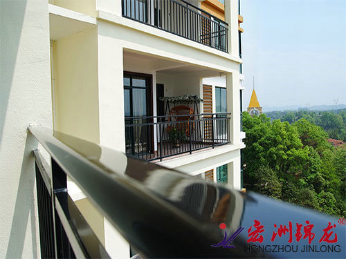 四層防腐處理的鋅鋼陽臺(tái)護(hù)欄