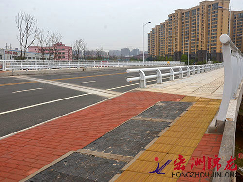 橋梁鋅鋼護(hù)欄