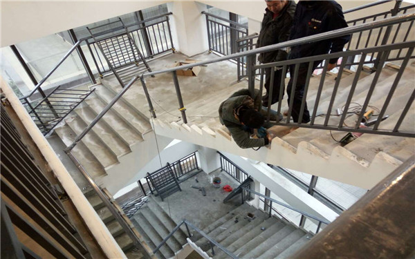 現(xiàn)場(chǎng)安裝施工