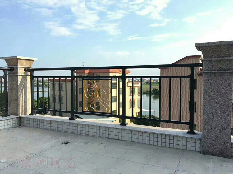 鋅鋼陽(yáng)臺(tái)護(hù)欄案例圖片