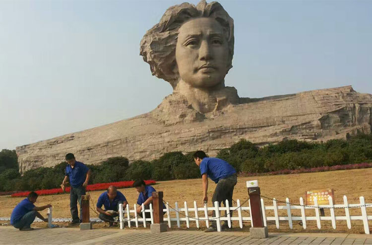 鋅鋼護(hù)欄包工安裝現(xiàn)場(chǎng)圖