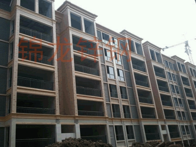 常德市澧縣小區(qū)黑色鋅鋼陽臺護欄客戶應(yīng)用案例