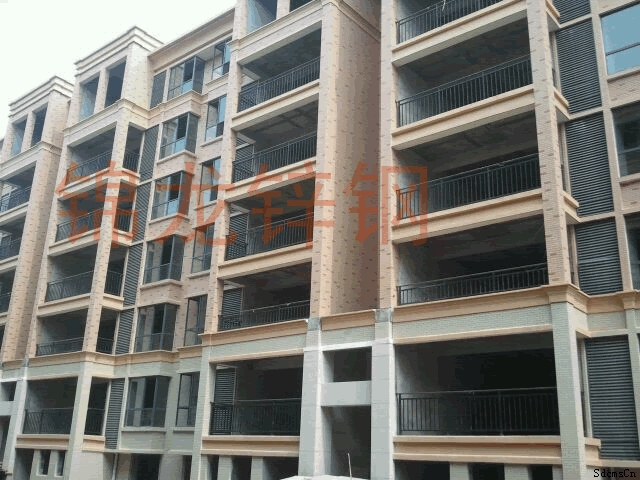 常德市澧縣小區(qū)黑色鋅鋼陽臺護欄客戶應(yīng)用案例