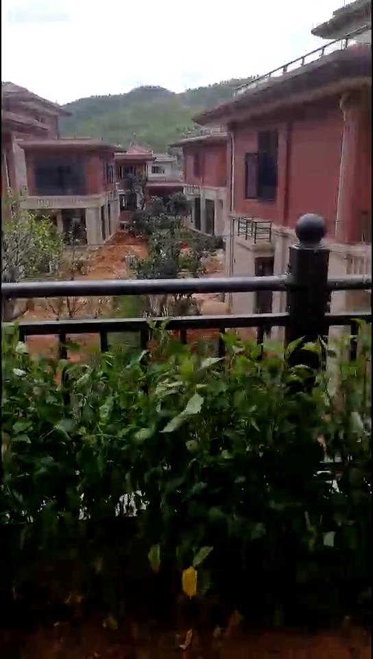 別墅區(qū)外圍鋅鋼欄桿