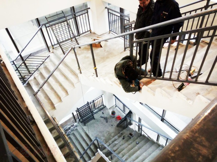 鋅鋼護(hù)欄安裝技巧