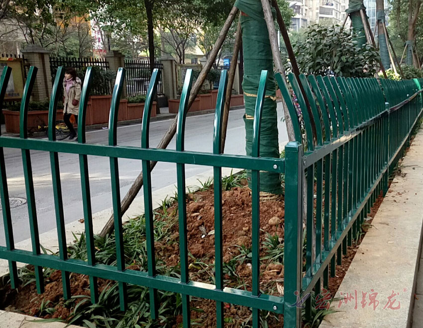 湖南城市道路綠化帶鋅鋼護欄圍欄生產(chǎn)廠家