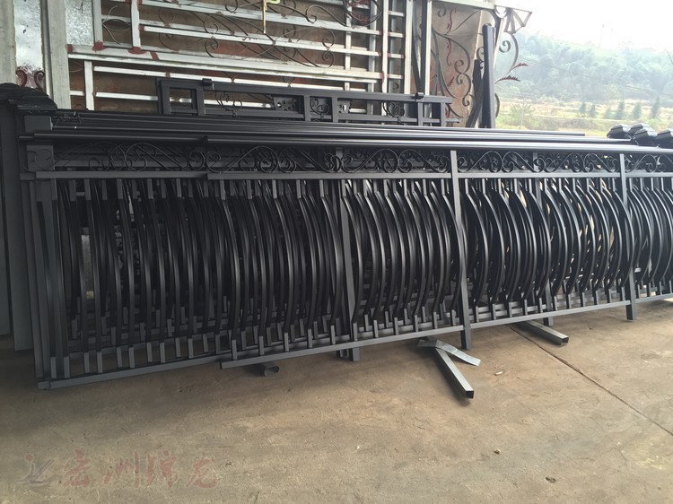 經(jīng)銷商該如何正確的存放暫時用不到的鋅鋼護欄