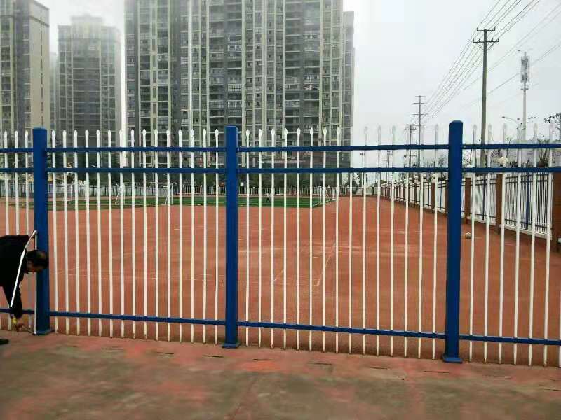 湖南綠白小區(qū)鋅鋼圍欄