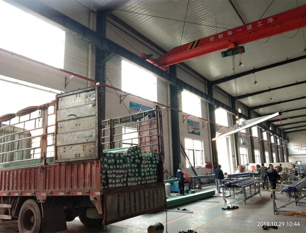 鋅鋼護欄生產(chǎn)廠家的老師傅