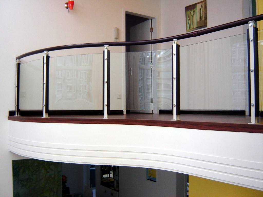 鋅鋼玻璃護(hù)欄