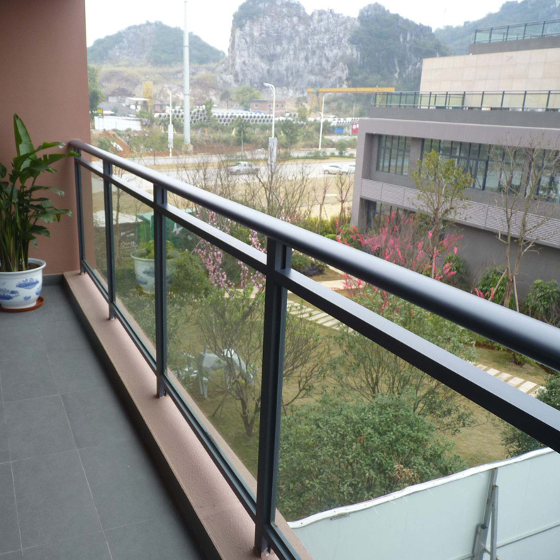 玻璃護欄中的玻璃厚度標準規(guī)范