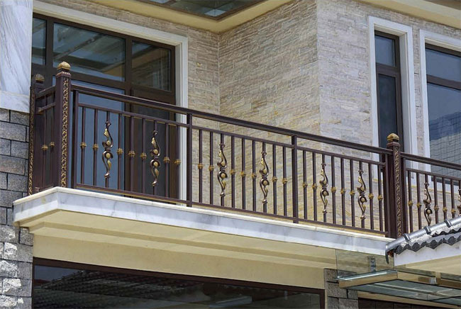 安裝鋅鋼陽臺護(hù)欄注意事項