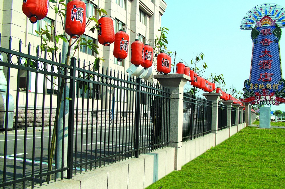 如何徹底解決鋅鋼護(hù)欄生銹問題