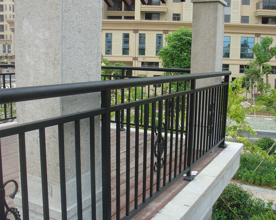 鋅鋼護(hù)欄的使用壽命